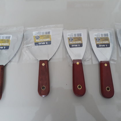 ESPÁTULAS DE AÇO INÓX CABO DE MADEIRA