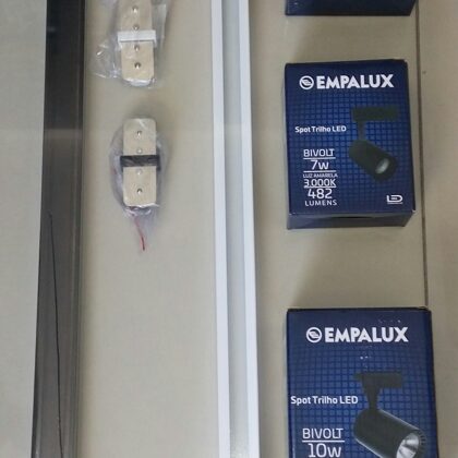 Trilhos e spots para trilho